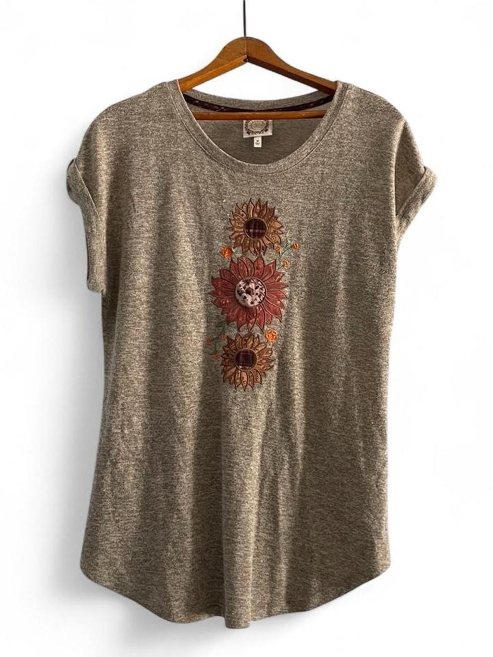 Truself Women's M Sunflower Applique Embroidered Gray Fall Autumn Summer Tee